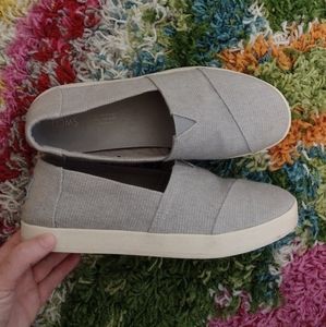 Toms Avalon slip-on sneaker